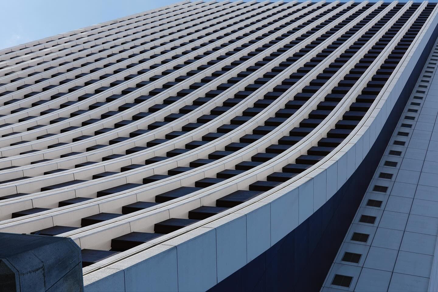 俺もでかいビルに出勤したい